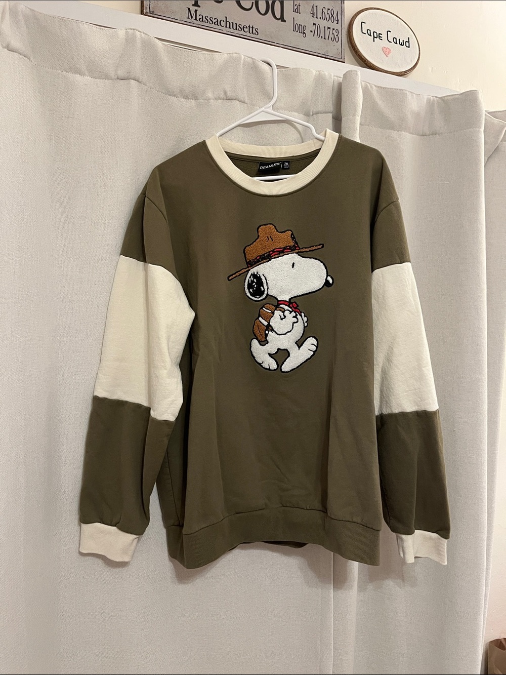 Peanuts Olive & Cream Snoopy Explorer Pullover
